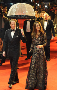 Кейт Миддлтон и принц Уильям посетили премьеру фильма «Боевой конь» Фото